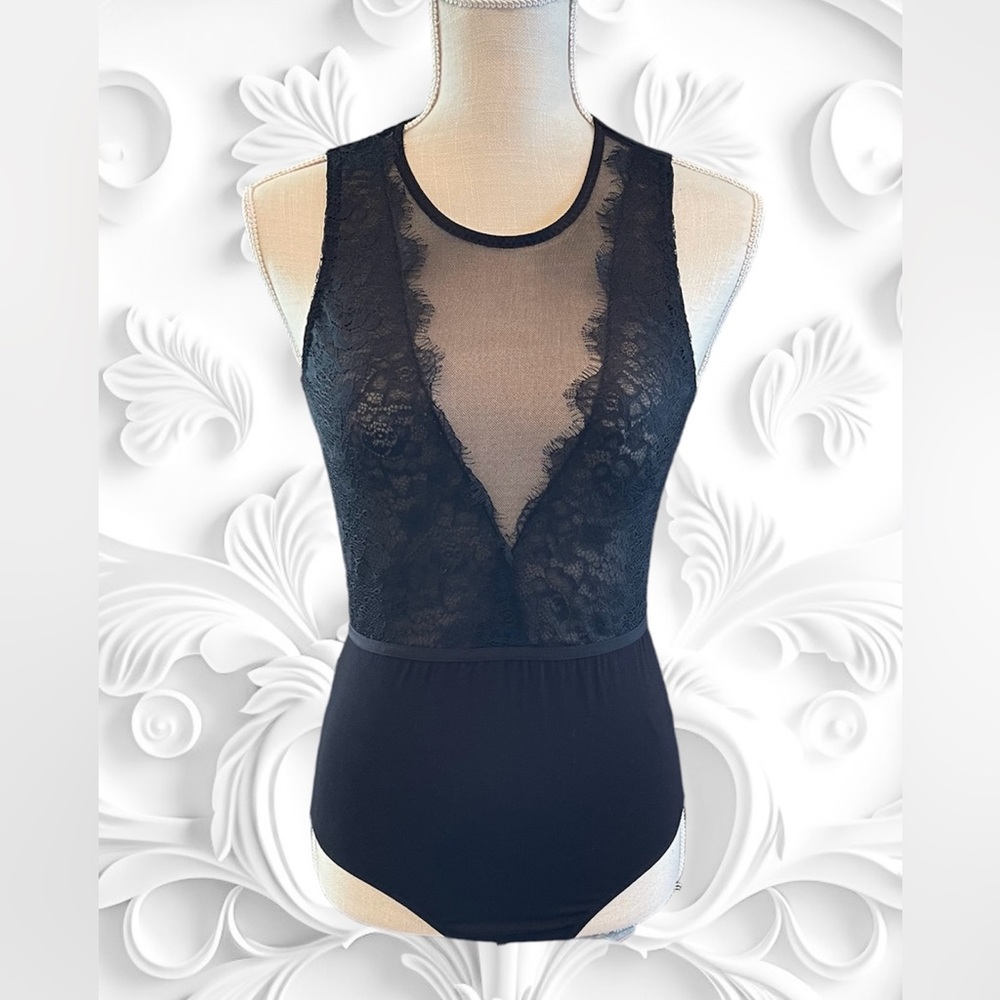 New TAHARI V Neck Sexy Lace Lingerie Blouse Bodysuit Size M NWT